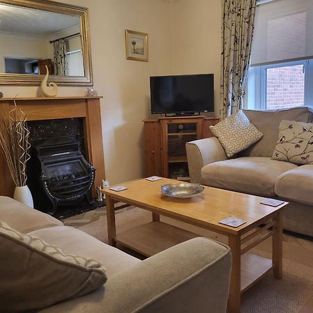 Grayz Townhouse - Free Onsite Parking For 2 Cars Villa Lincoln Exteriör bild
