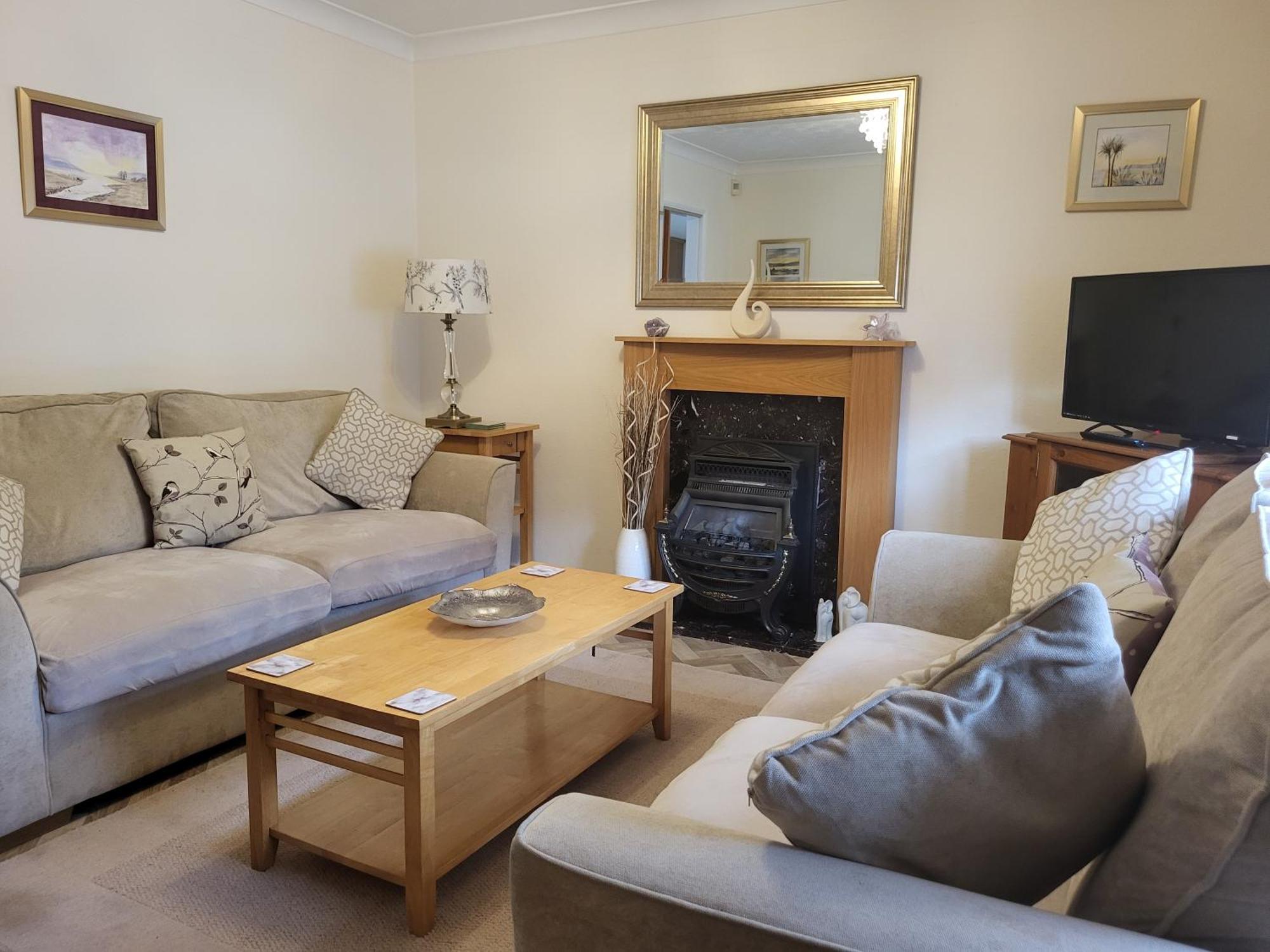 Grayz Townhouse - Free Onsite Parking For 2 Cars Villa Lincoln Exteriör bild